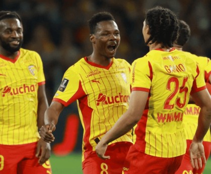 神剧情：0-2到3-2，法甲第2奇迹逆袭，惊险绝杀，只落后大巴黎1分