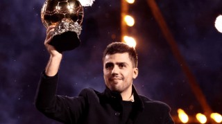 周薪22万英镑！罗德里示好皇马或只为索要高薪，曾有望拿曼城顶薪