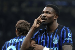 3-0横扫！意甲领头羊踢疯了，领先那不勒斯12分，甩开米兰15分